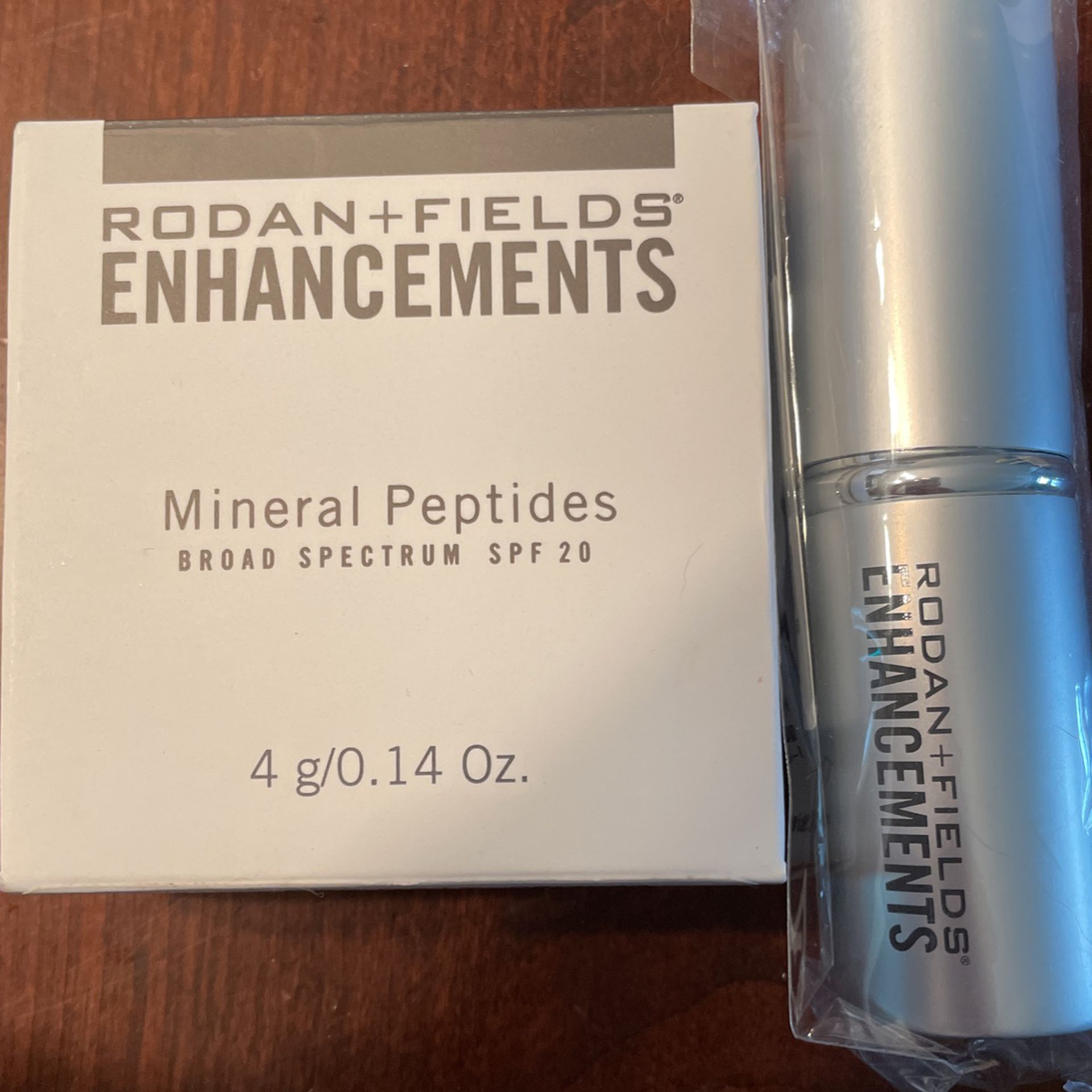 Rodan & Fields Mineral Peptides - Medium With Brush