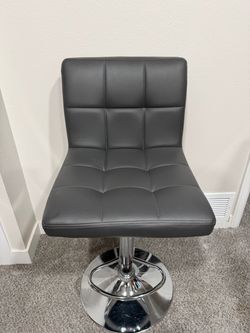 Gray barstool chairs (set of 4)