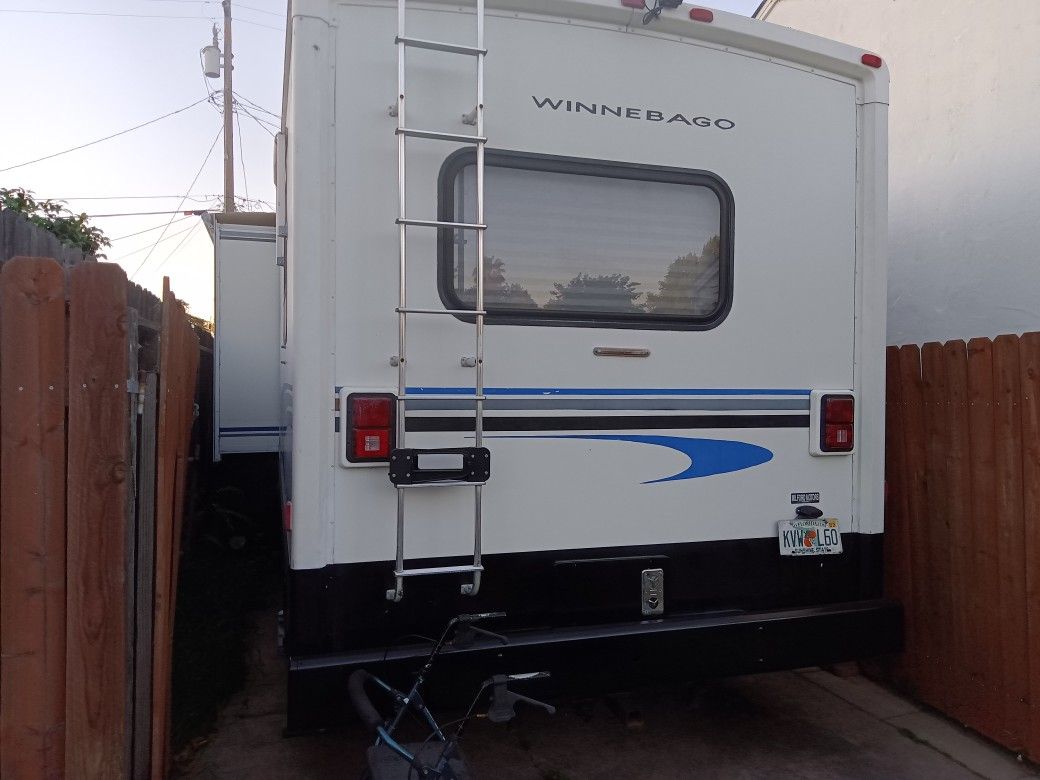 2001 Winnebago v10 Brave