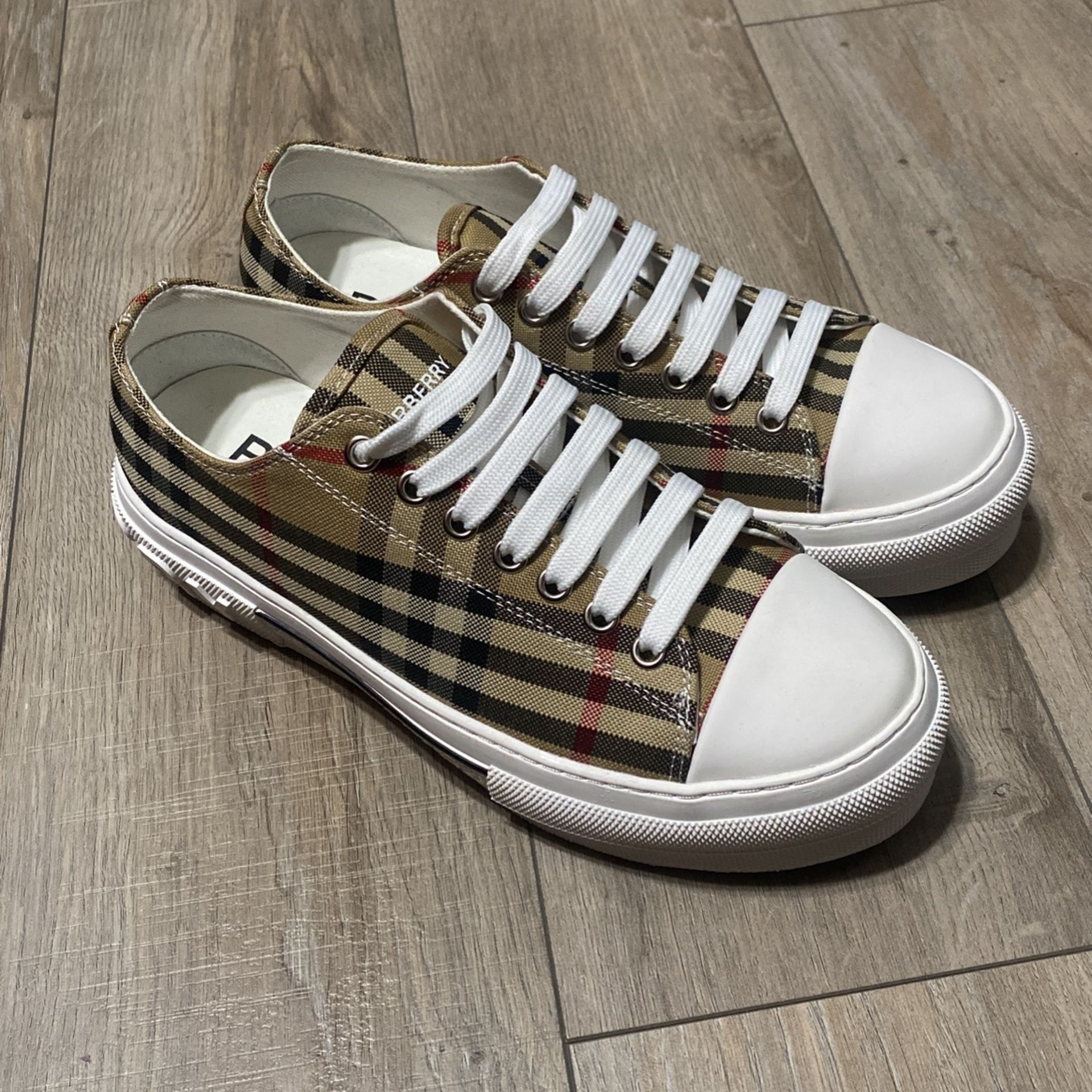 Burberry Sneakers 