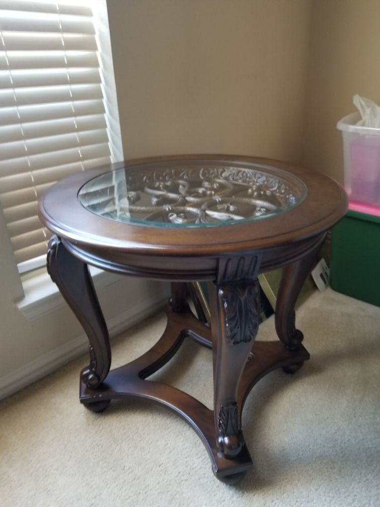 Norcastle oval cocktail coffee table and two round end tables for Sale in Grand Prairie, TX