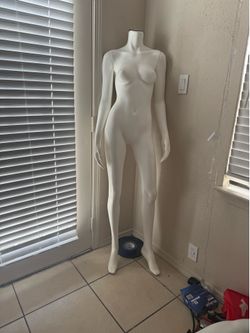 Heavy Duty Female Full Body Mannequin – Magnetic Arms – No Head/Base