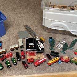 Thomas the Tank Engine - 40 Trains and A LOT of Track