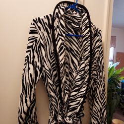 NEW FADED  GLORY  SLEEP WEAR  ROBE.$25.00 NEW