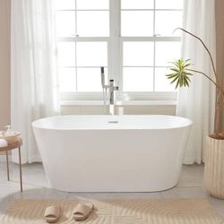 Soaker tub with freestanding faucet