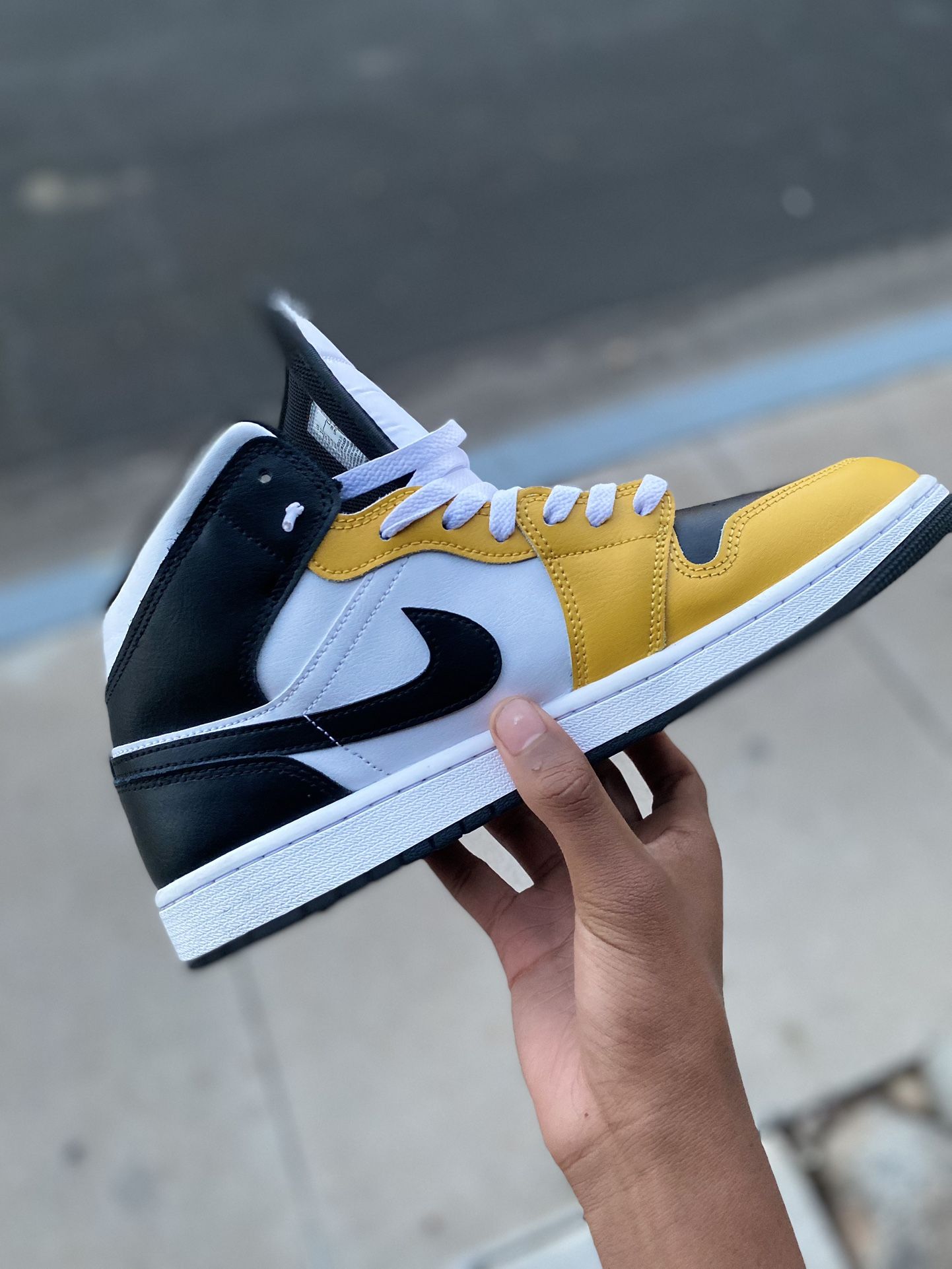 Jordan 1 Black And Yellow