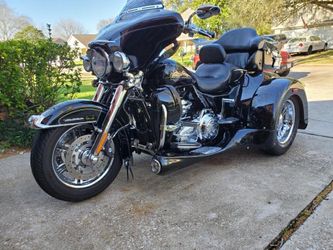 2013 HARLEY DAVIDSON FLHTCUTG TRI-GLIDE BEAUTIFUL & LOADED!