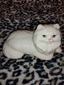 Vintage white Ceramic Persian Cat Figurine