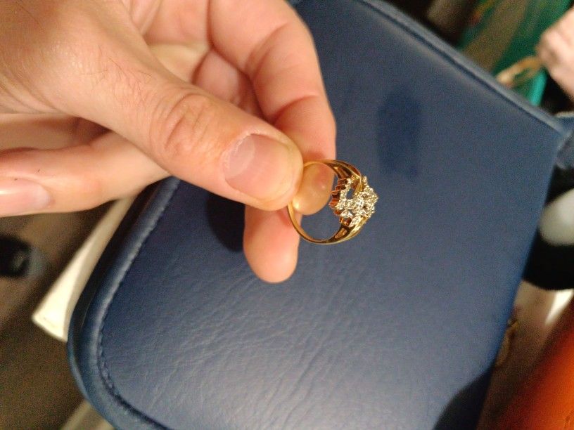 1/4 ctw diamond M&GN 10k gold  cluster swirl ring