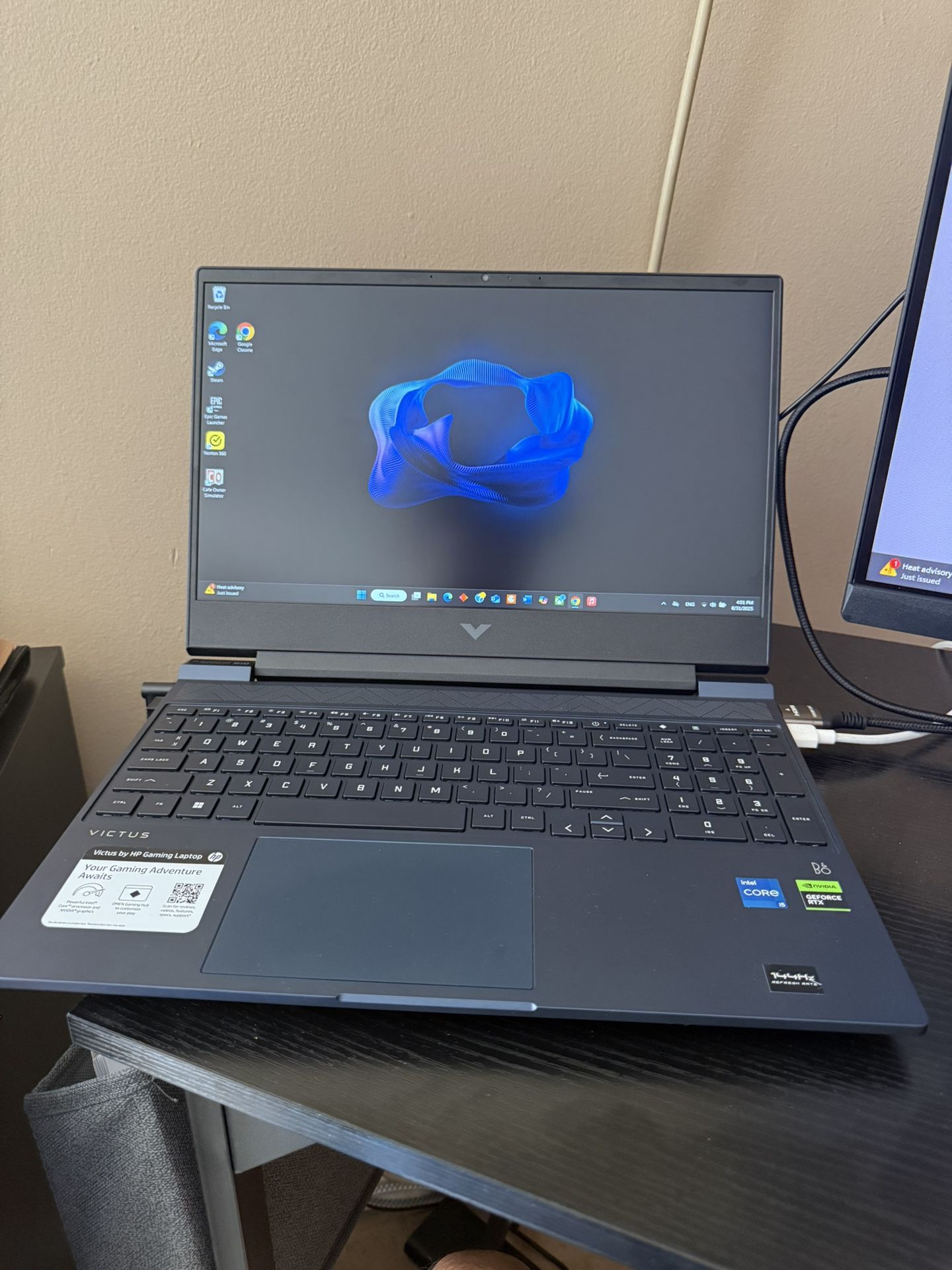 Victus 15”