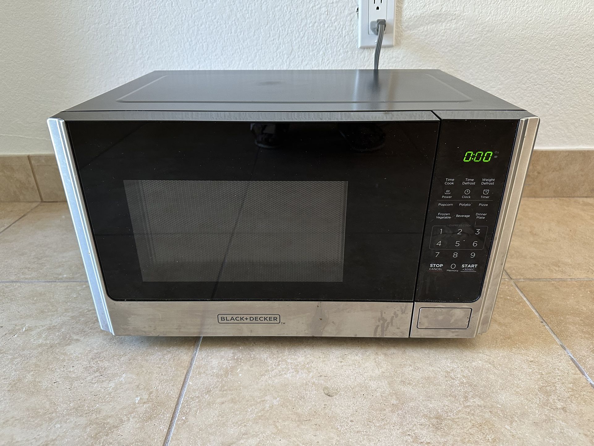 LIKE NEW - BLACK+DECKER Digital Microwave Oven Stainless Steel, 0.9 Cu Ft
