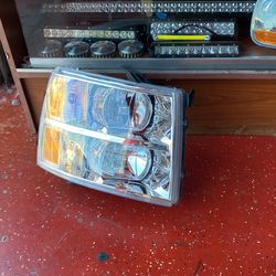 2007 Chevy Silverado Oem Headlight Pasenger Side