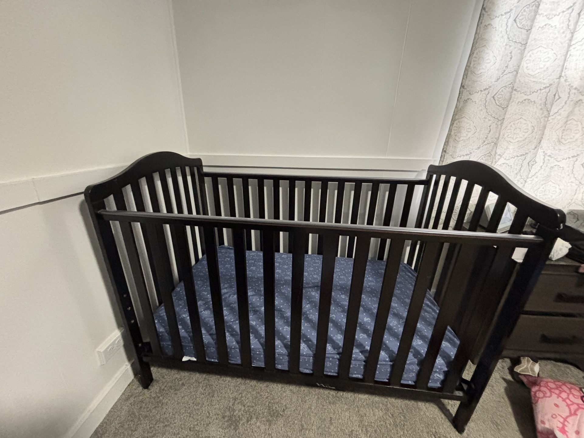 Like New Condition Crib