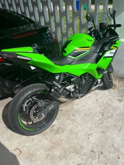 2025 Ninja 500 KRT SE