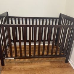Wood crib 