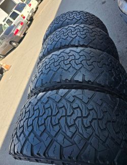 4 used tires Lt33x12.50r20 Venom Power Terra Hunter RX $200.00 all 4
FIRM PRICE, FIRM PRICE 
PLEASE DON'T ASK FOR DICOUNT
POR FAVOR NO PREGUNTE POR DE