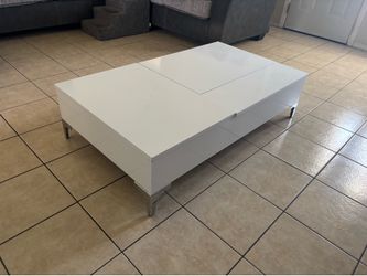 Modern White Lift-Top Coffee Table with Hidden Storage
