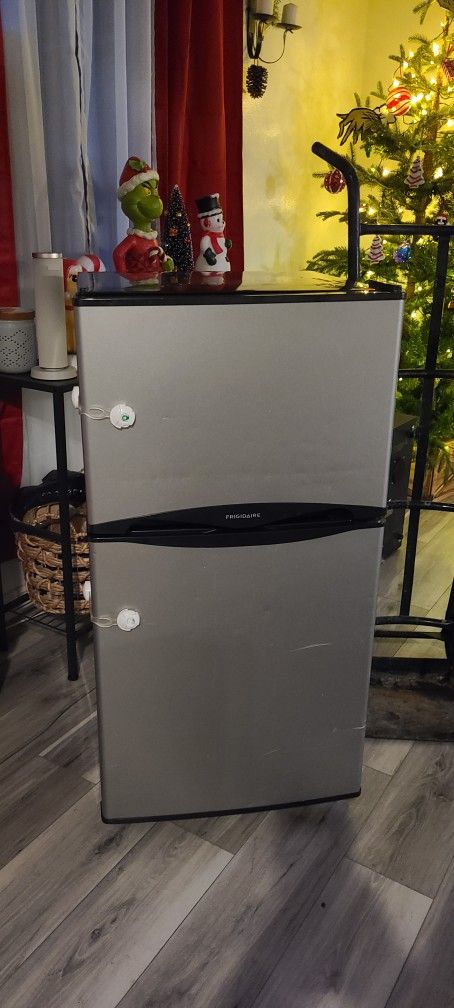 Frigidaire Mini Fridge