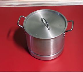Medium Aluminum Stock Pot with Lid