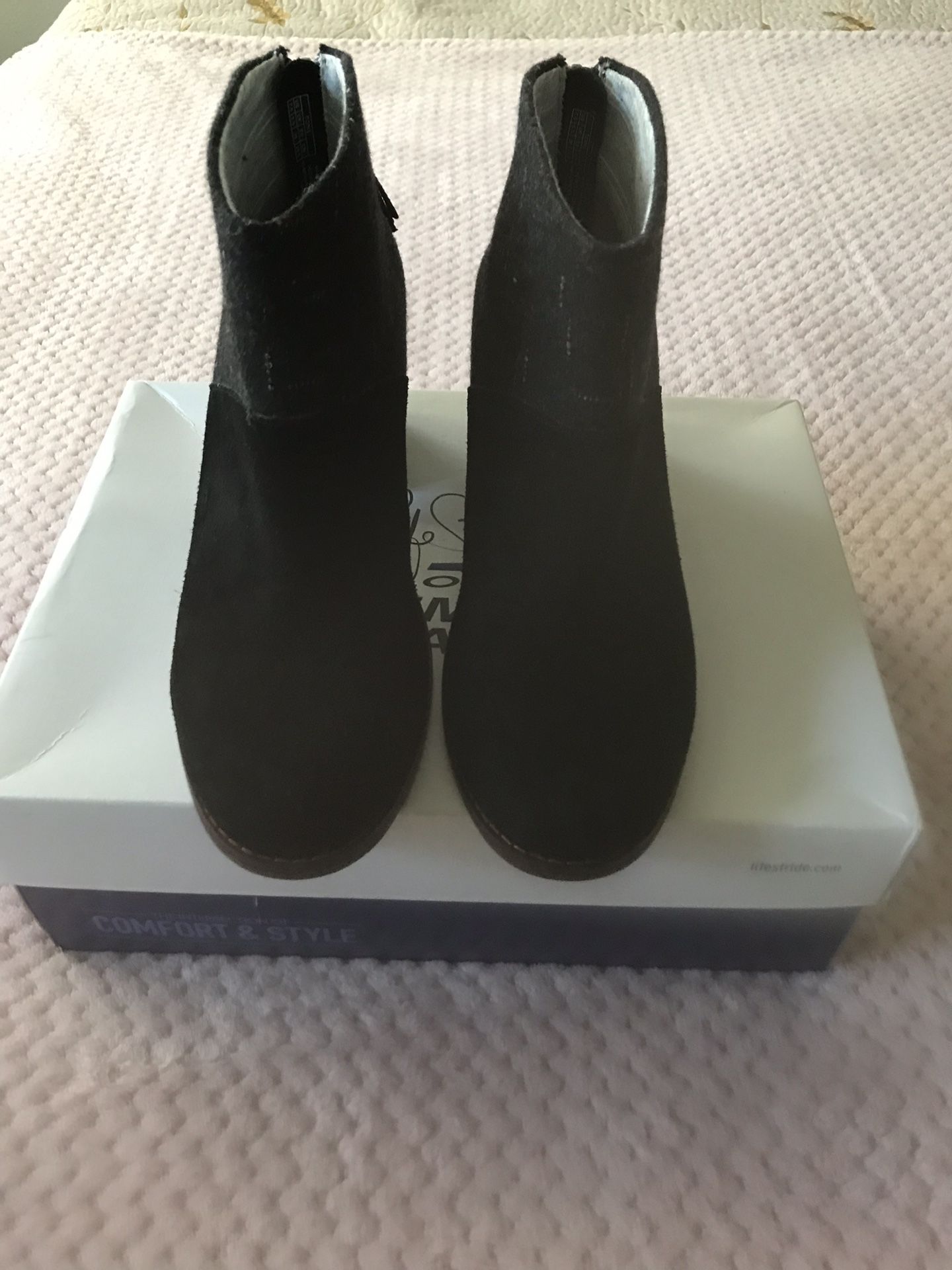 TOMS Size # 7.5