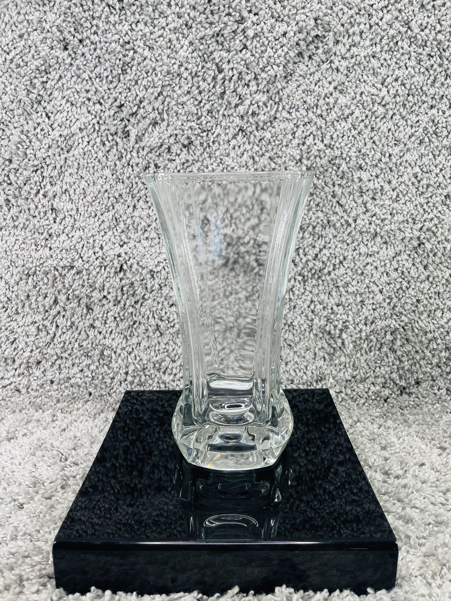 Glass Vase Heavy Duty Cut Art Deco Home Decoration Any Room Clear 9.5inX4inX5.5i
