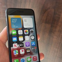 iPhone 7. Like New And Unlocked! 