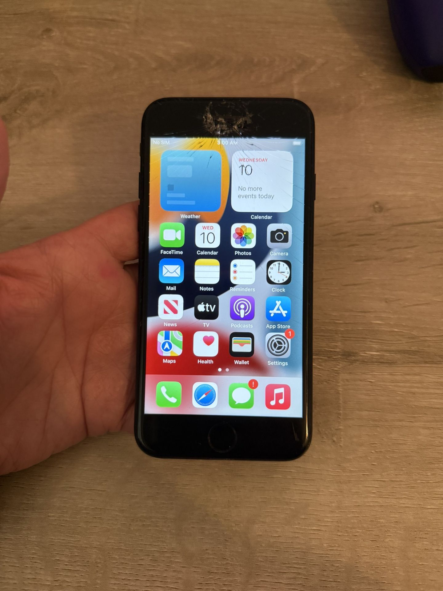 iPhone 7 – 32GB – Unlocked – Cracked Screen – Fully Functional