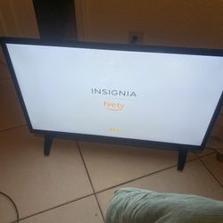 32” Insignia Tv 