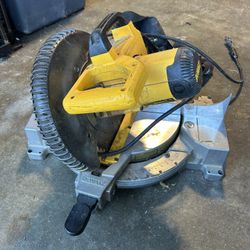 DEWALT compound Miter Saw 