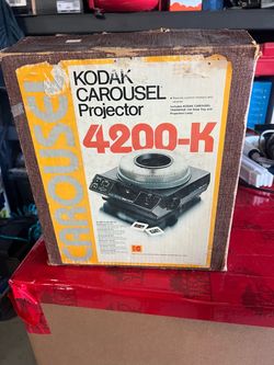 Kodak Carousel 4200 35mm Slide Projector With Remote Control
