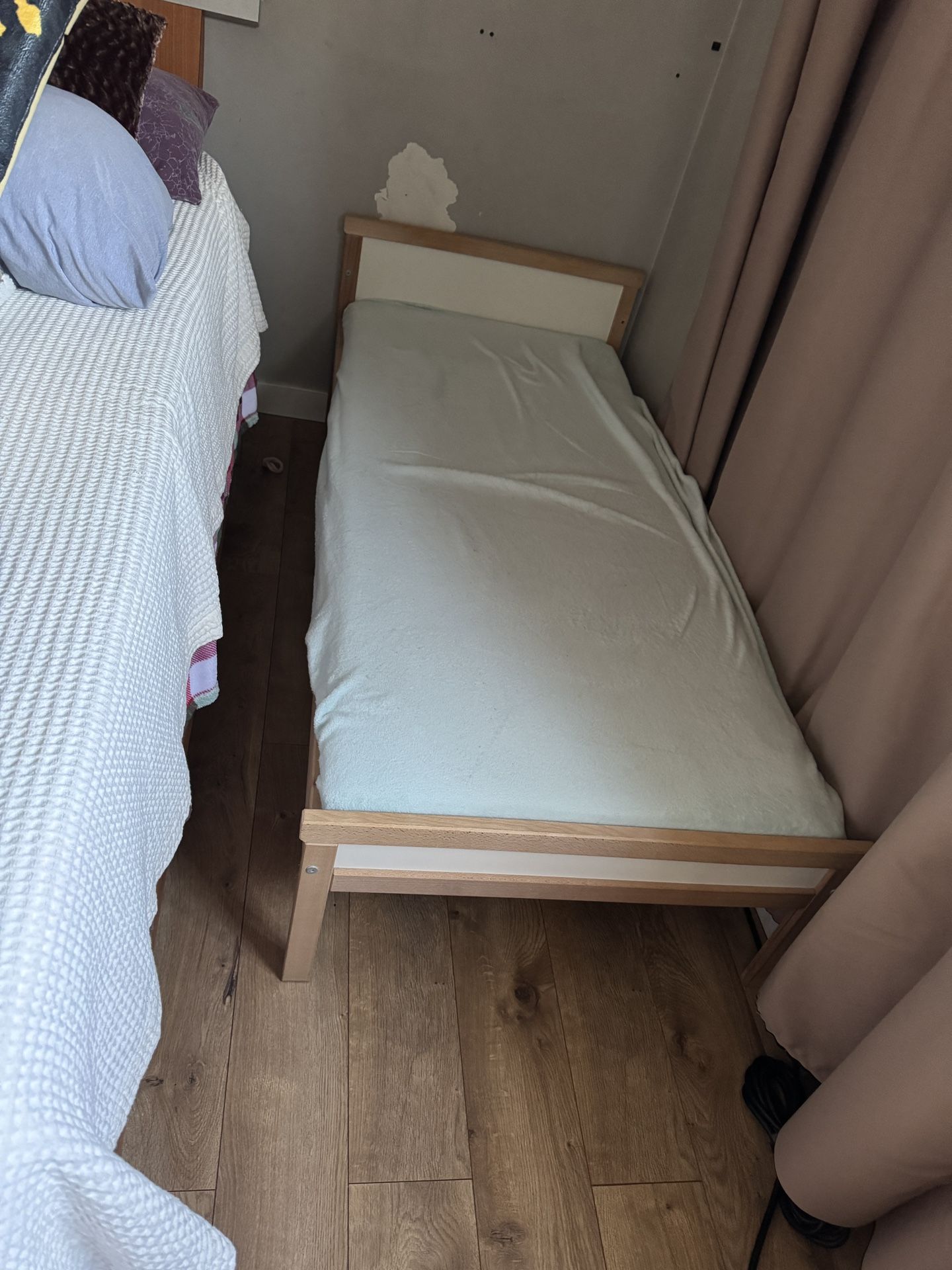 Small bed +frame+futon