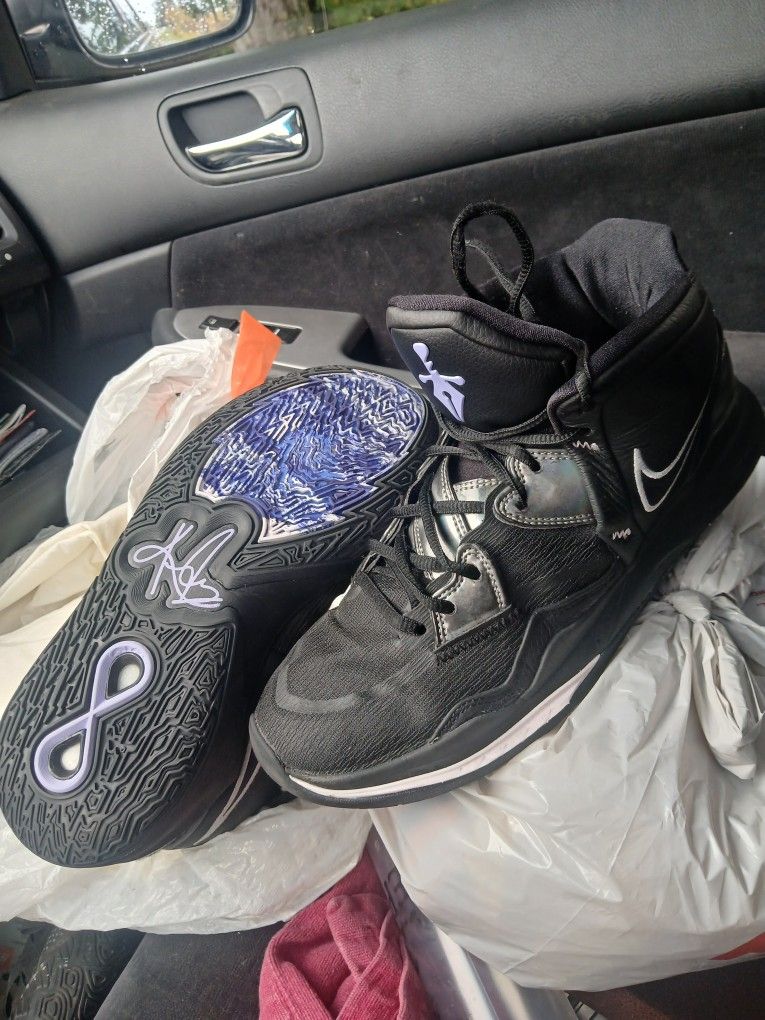 Nike Kyrie Infinity "Amethyst Wave"
size 9