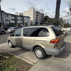 2000 Toyota Sienna