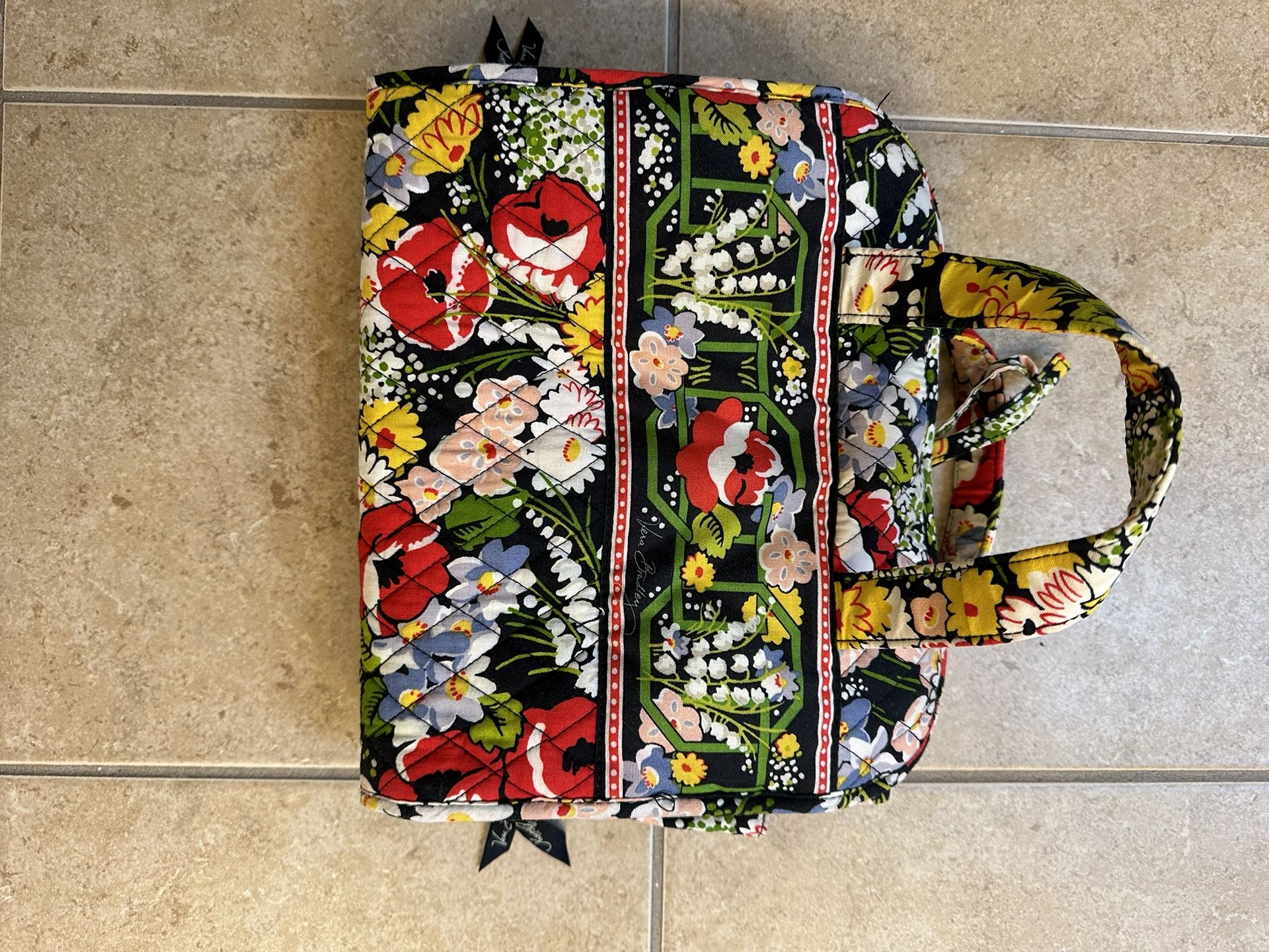 VERA BRADLEY HANGING TOILETRY BAG