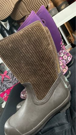 Muck boots size 1