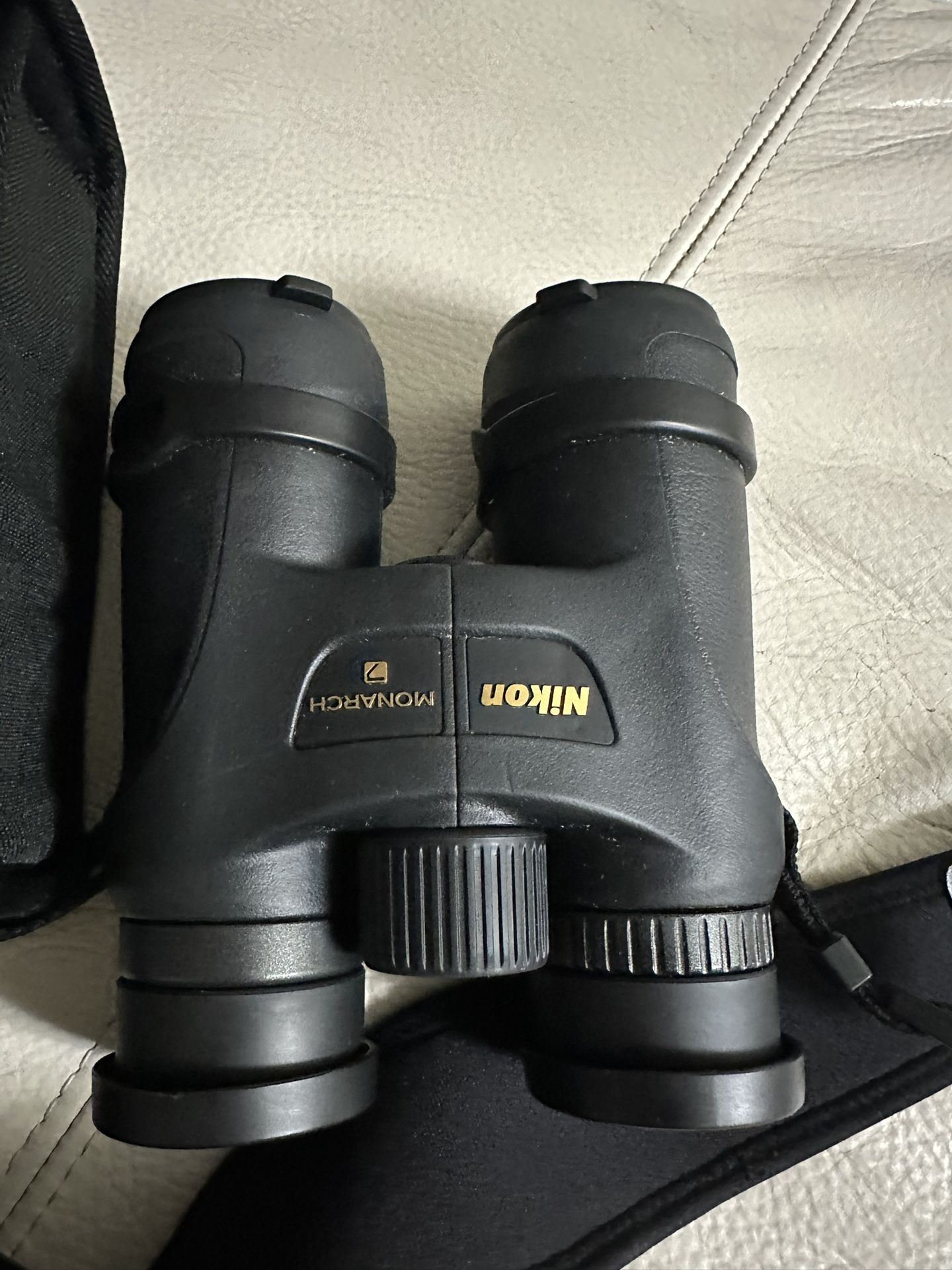 Nikon Monarch 7 8x42
