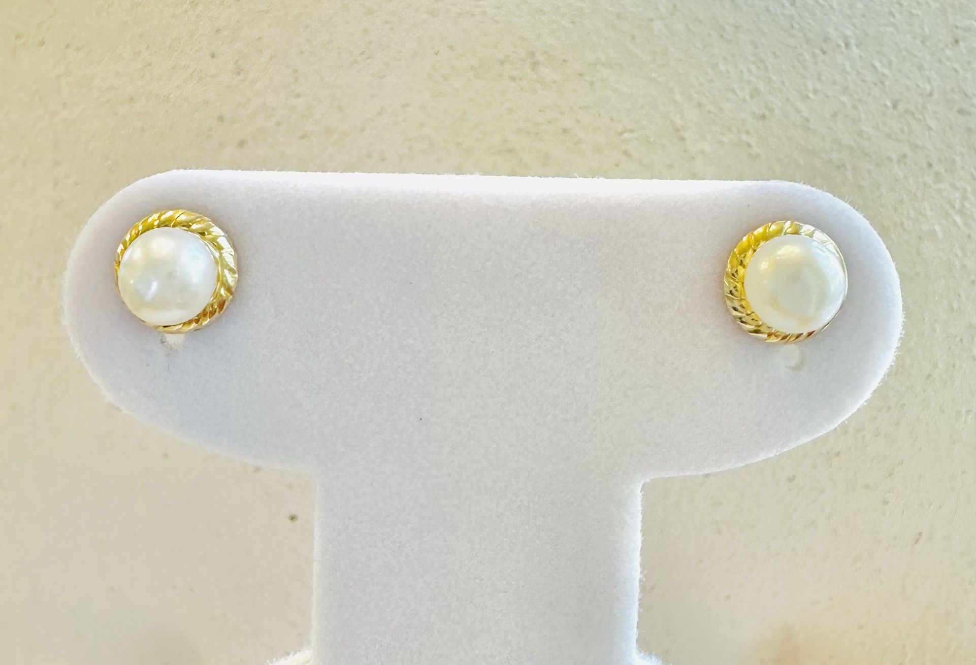 14k Gold FW Pearl Studs