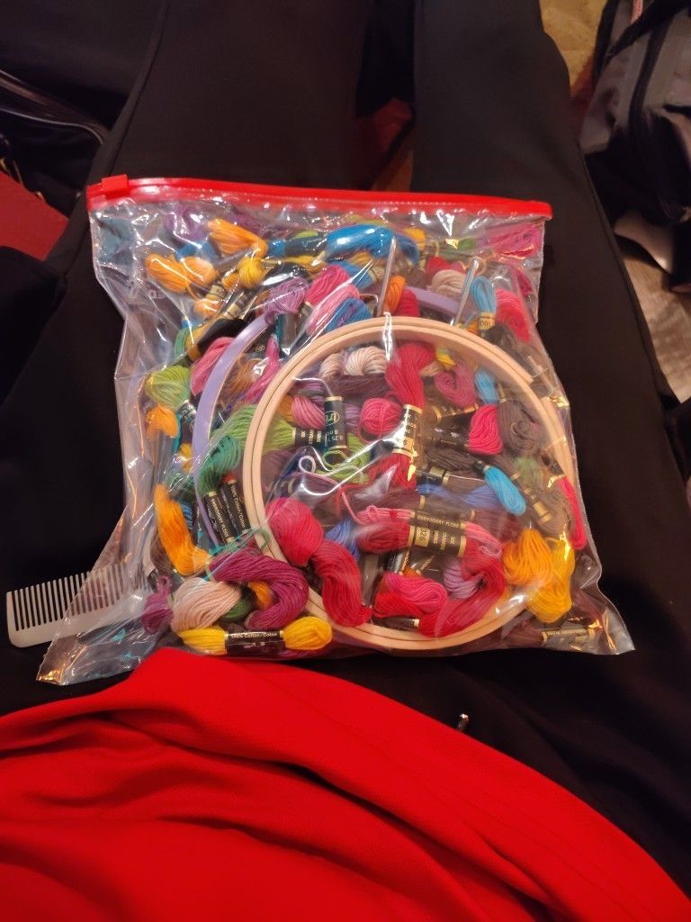 DMC Embroidery Hoop & Floss/ 8.75 Yds 8mts