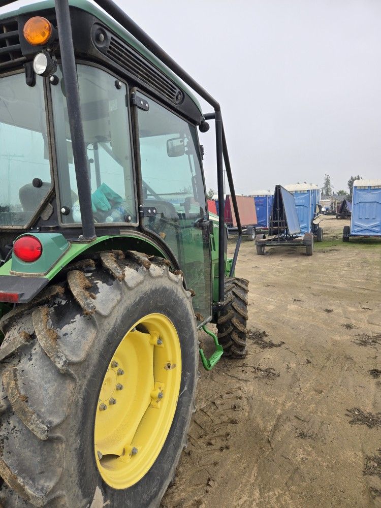 Tractor Tabajando Bien