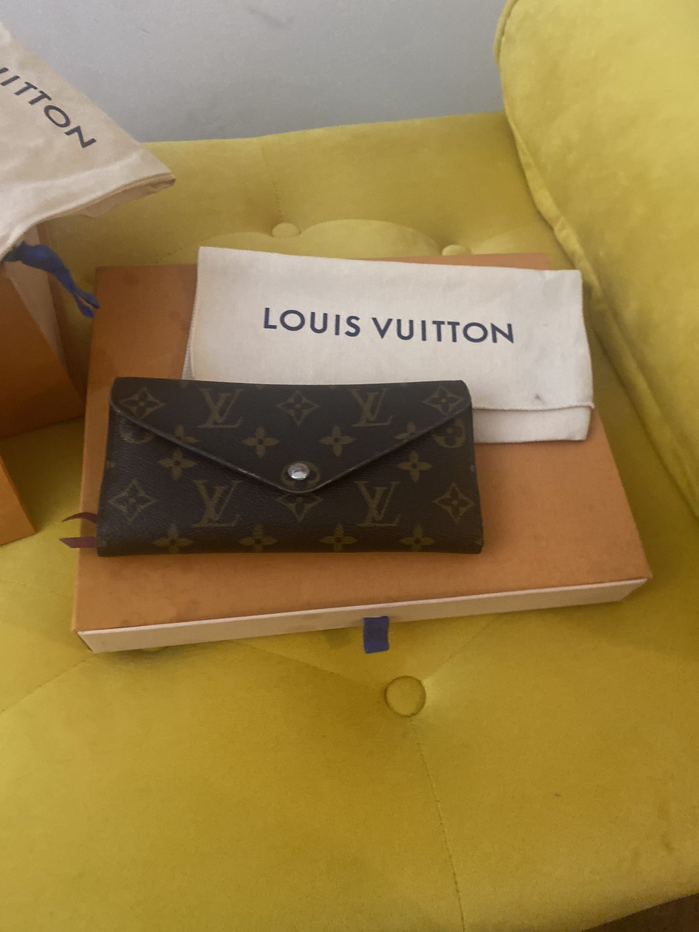 Women Used Louis Vuitton Wallet In Excellent Condition Price $150