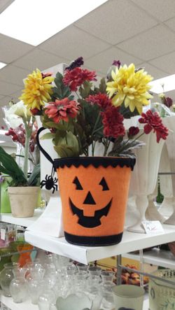 Halloween floral decor