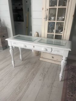 Coastal Cottage Sofa Table / Console Table – Distressed White with Glass 🔝
