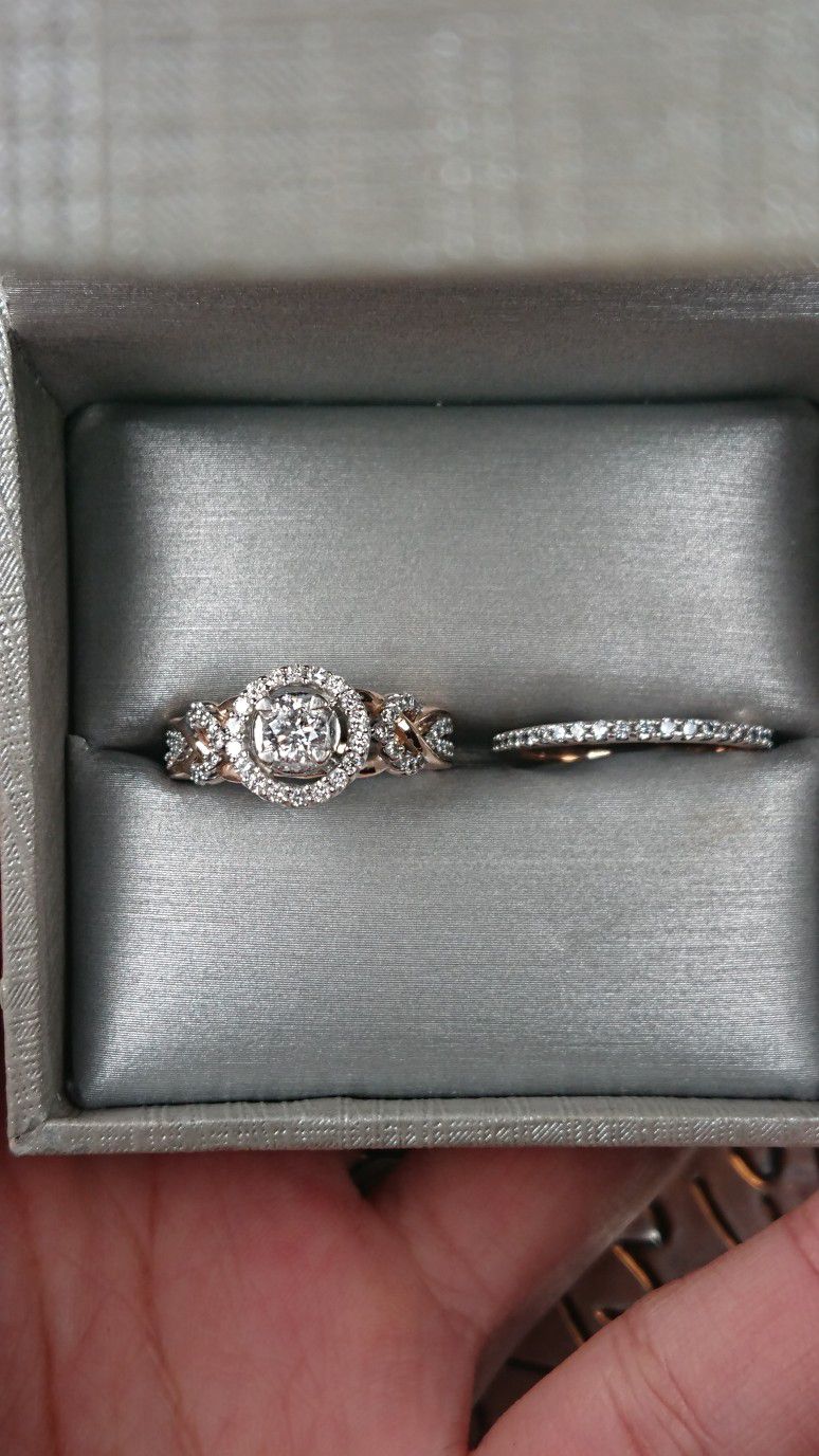 Rose gold diamond bridal ring set