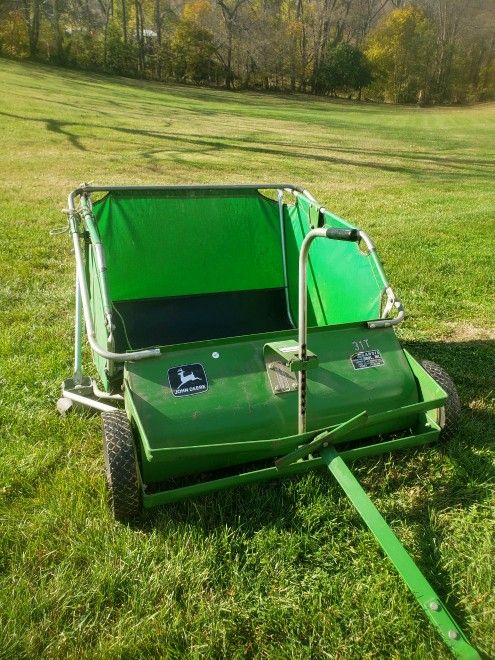 John Deer Leaf Collector