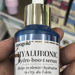 neogold™ HYALURONIC hydro-boost serum Helps replenish hydration to dry, dull skin.
