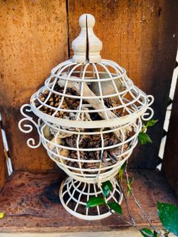 Metal garden/potpourri holder decoration