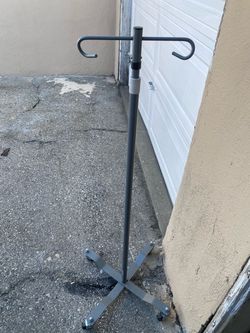 Metal Two-Hook IV pole with Wheels