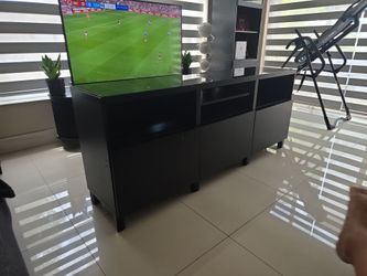 🔥 FREE TV ENTERTAINMENT CENTER – MUST PICK UP!
FREE to a good
