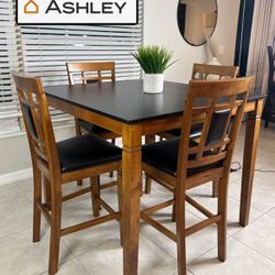 Like New! High Top Dining Table Set