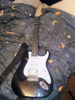Electric Guitar (strattsecaster)